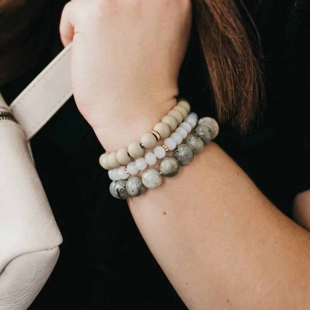 NEW PRETTY SIMPLE women's triple threat natural stone bracelet in gray